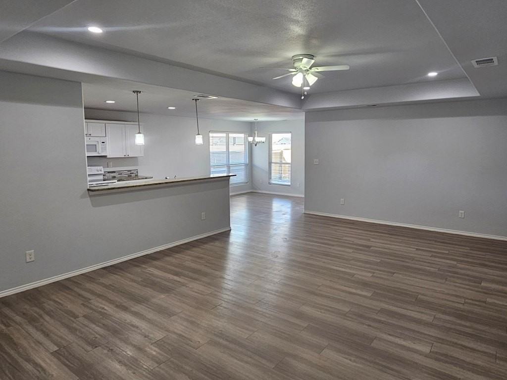 1637 Wrigley Dr - Photo 3 of 22