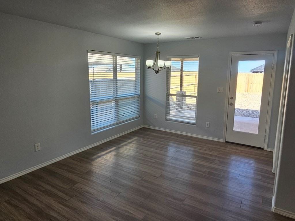 1637 Wrigley Dr - Photo 7 of 22