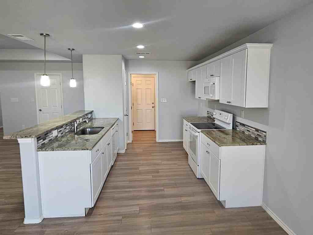 1637 Wrigley Dr - Photo 6 of 22