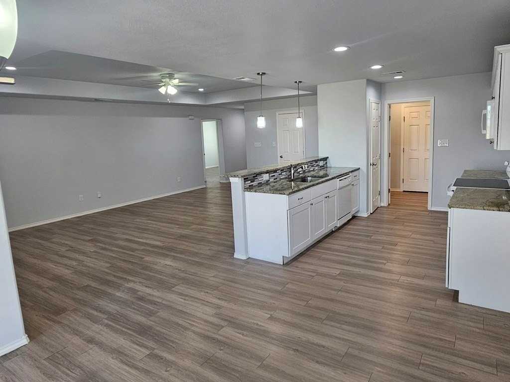 1637 Wrigley Dr - Photo 5 of 22