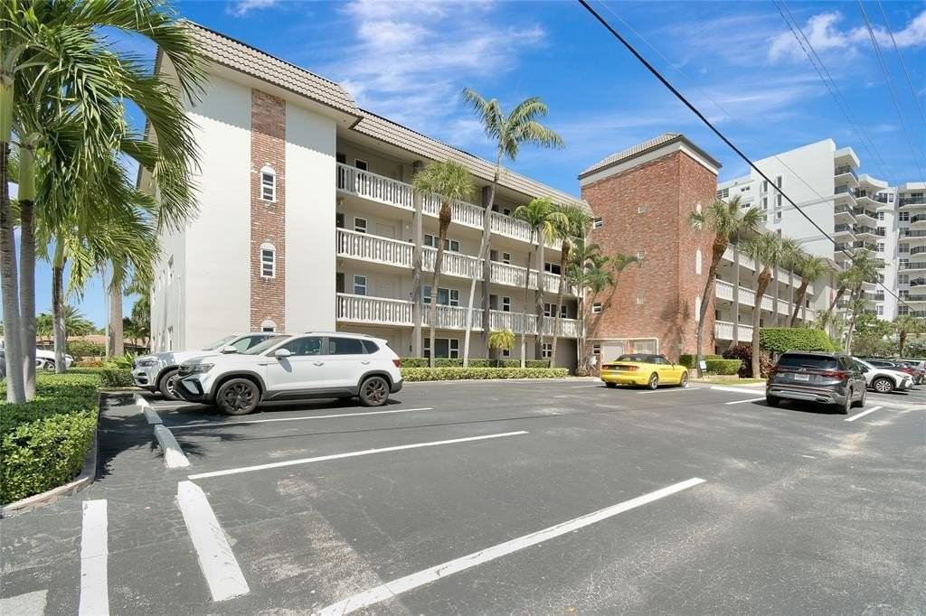 3121 Ne 51st St #404E