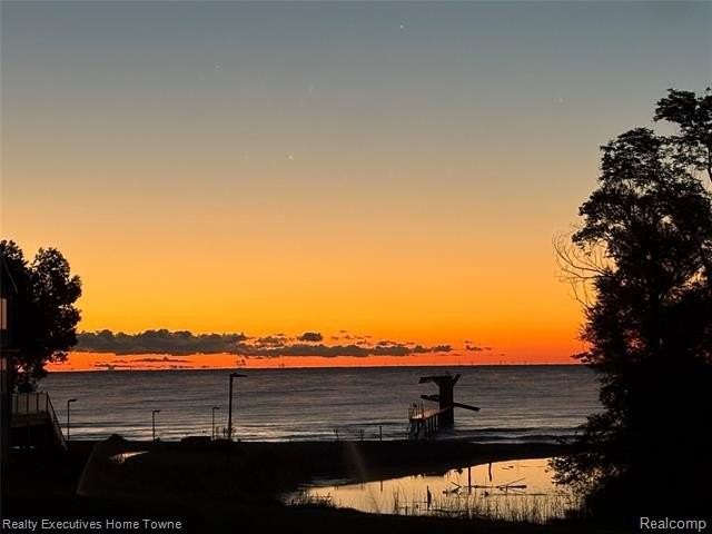 7226 Lakeshore Rd - Photo 3 of 50