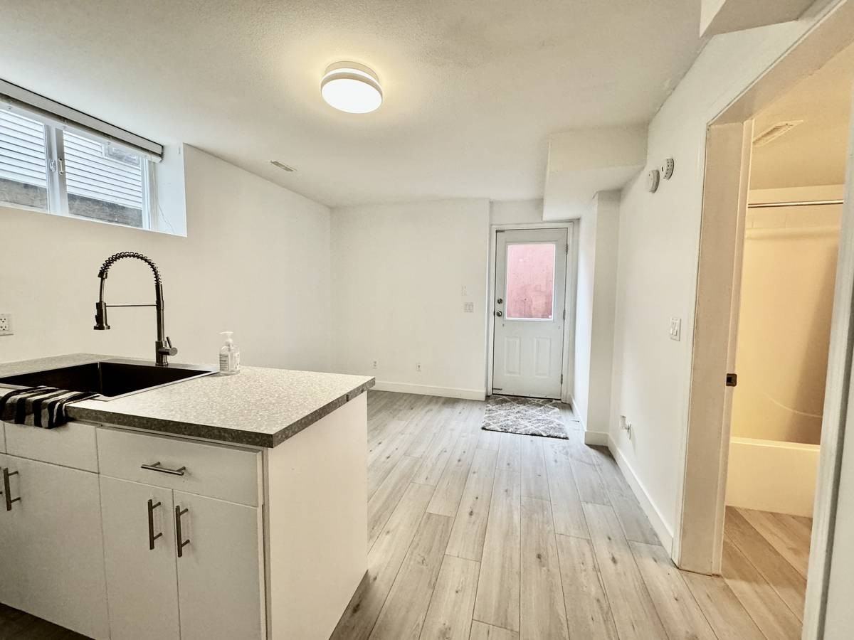 24117 102A Avenue - Photo 2 of 9