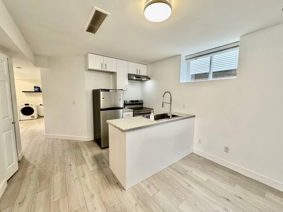 24117 102A Avenue - Photo 3 of 9