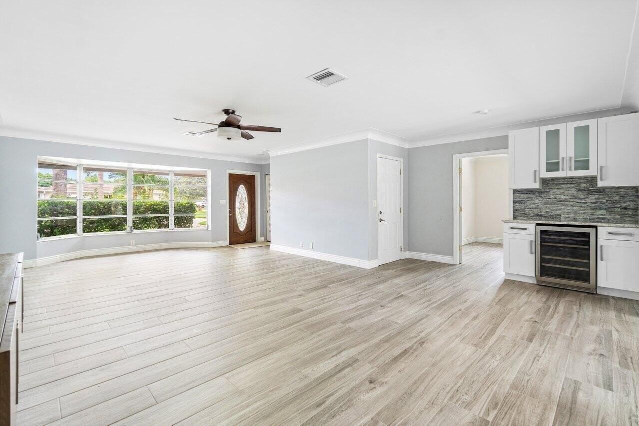 1301 Se 14th Dr - Photo 4 of 34