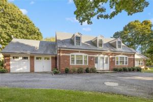 featured image of 8 Brenton Rd #2