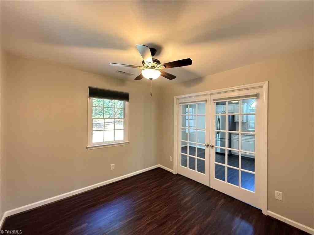 815 Meadowstone Dr - Photo 4 of 22