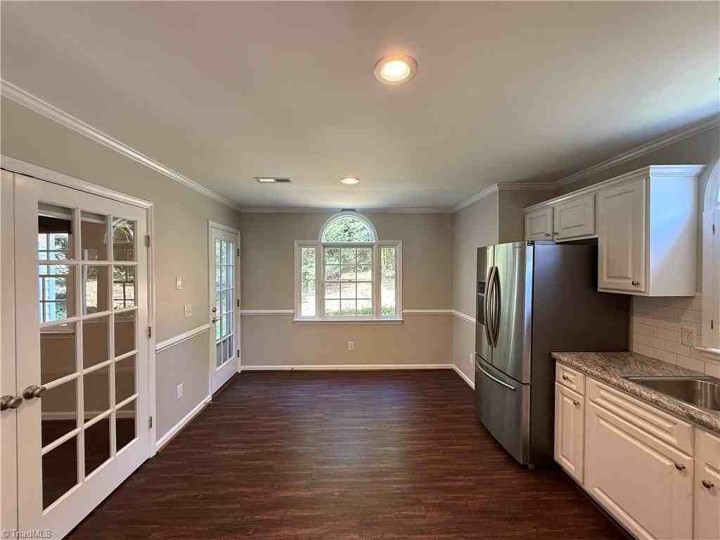 815 Meadowstone Dr - Photo 6 of 22