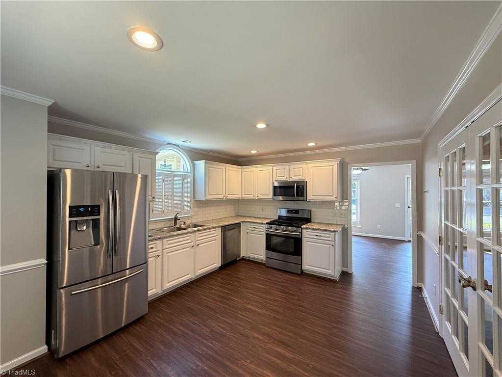 815 Meadowstone Dr - Photo 7 of 22