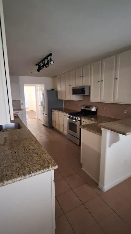 4507 Bridgestone Point Drive - Photo 3 of 20