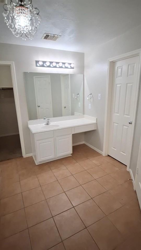 4507 Bridgestone Point Drive - Photo 5 of 20