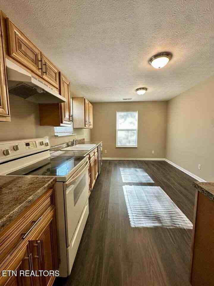 415 1st St - Photo 5 of 15