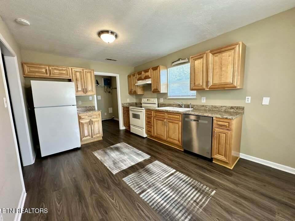 415 1st St - Photo 6 of 15