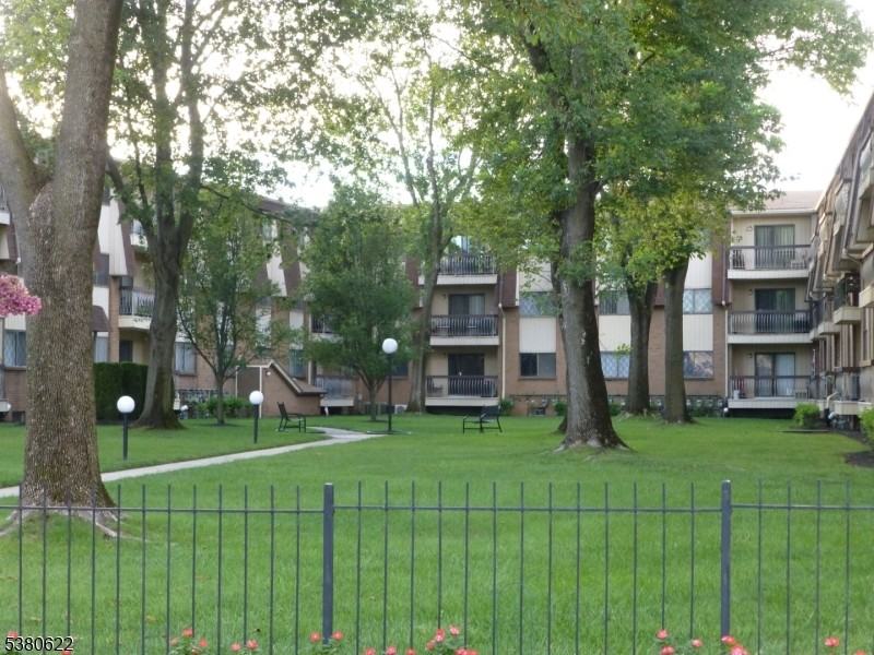 1150 W Saint Georges Ave Apt A15 - Photo 2 of 11