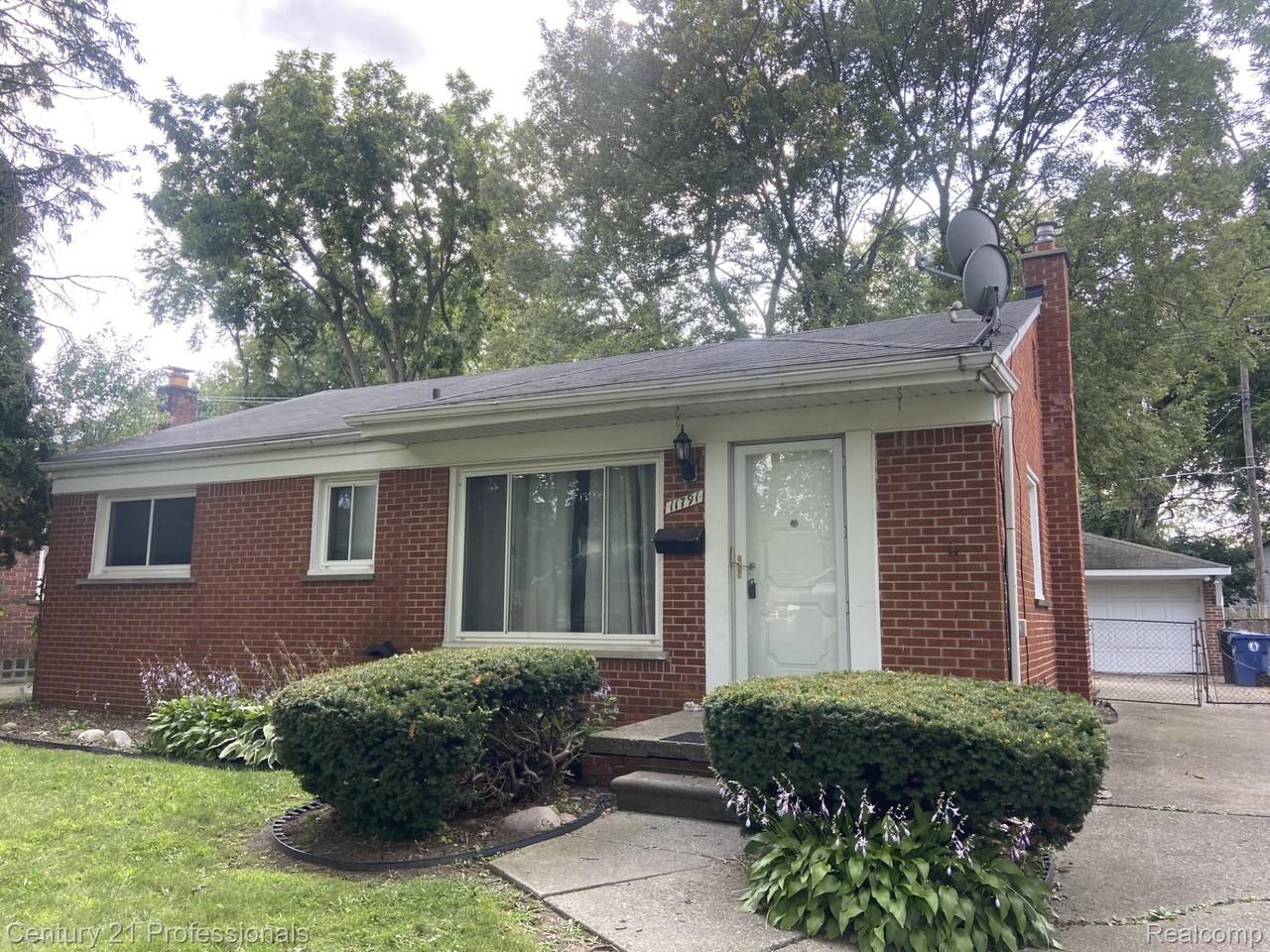 11791 Columbia - Photo 2 of 21