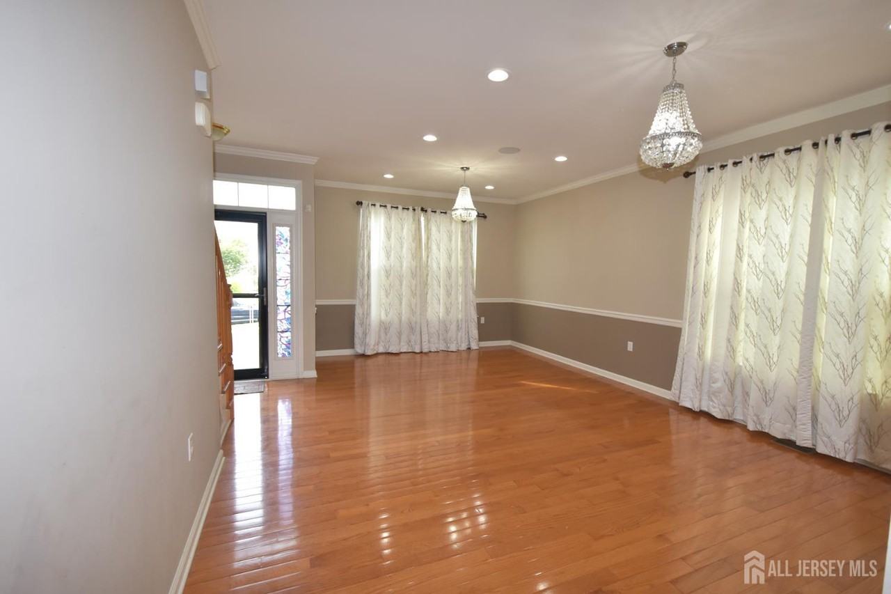 394 Morning Glory Dr - Photo 2 of 32