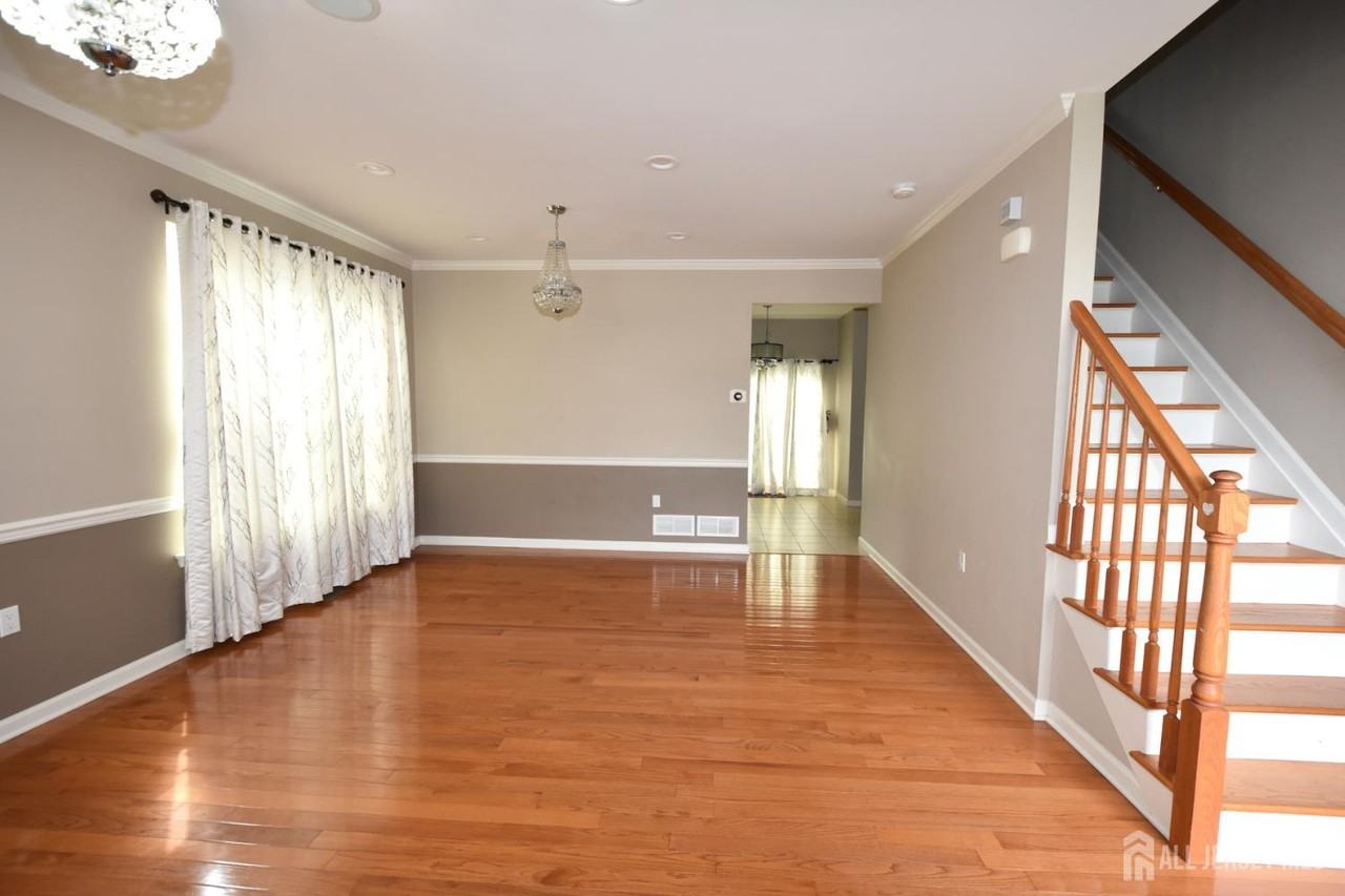 394 Morning Glory Dr - Photo 3 of 32