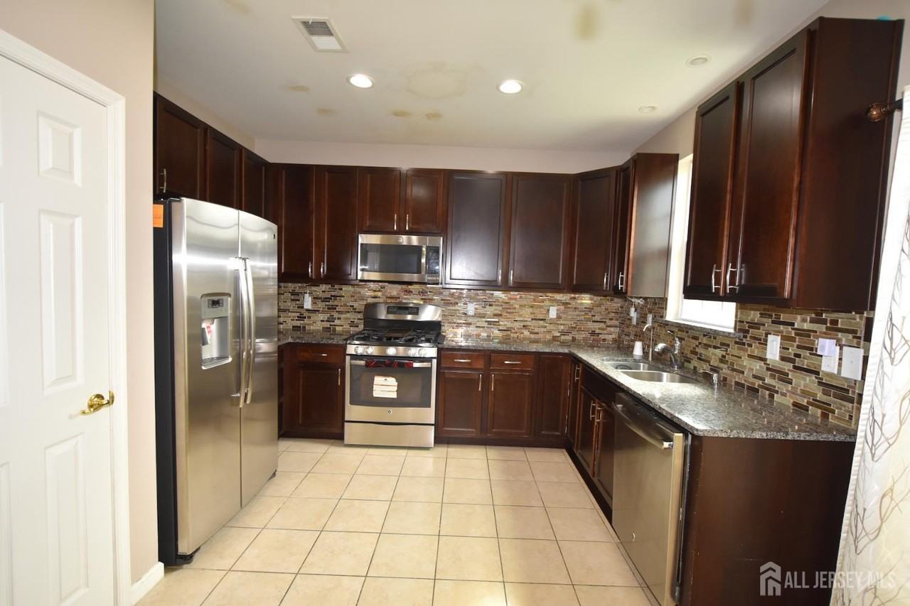 394 Morning Glory Dr - Photo 5 of 32