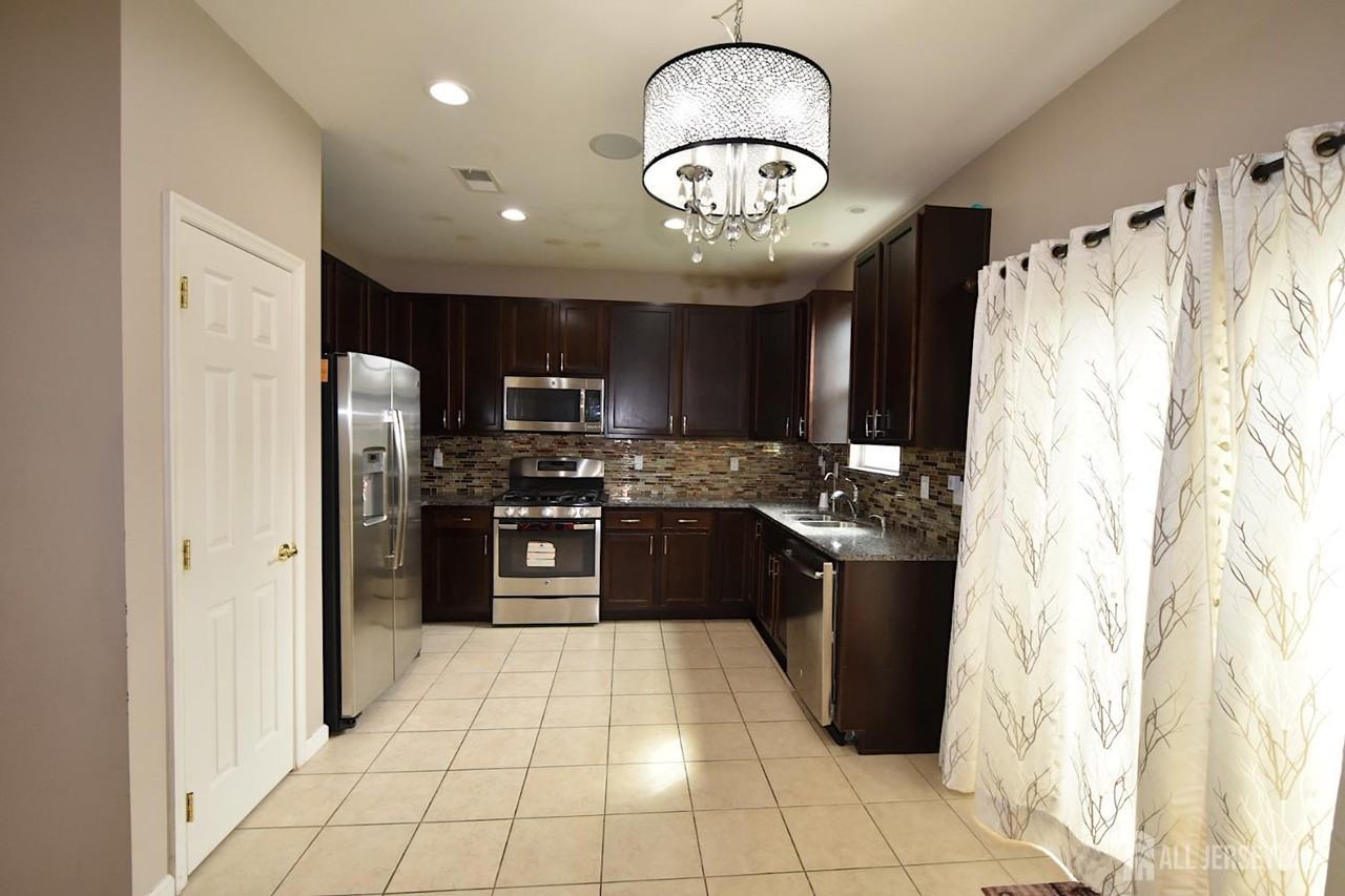 394 Morning Glory Dr - Photo 6 of 32