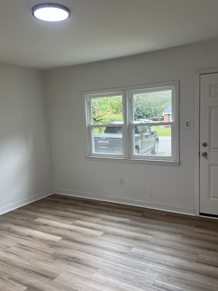 1109 Old Emporia Rd - Photo 2 of 8