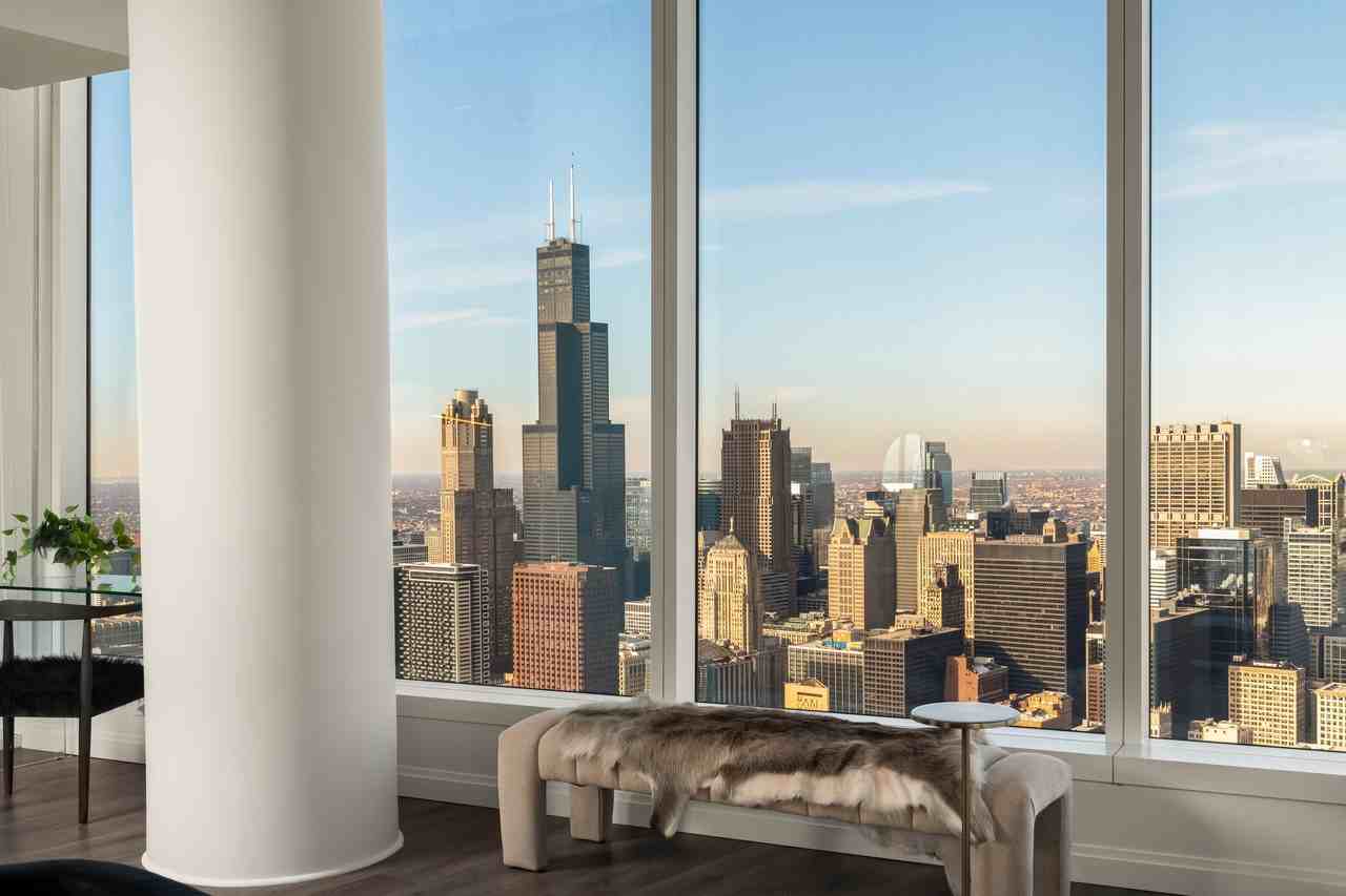 1000M - Photo 2 of 50