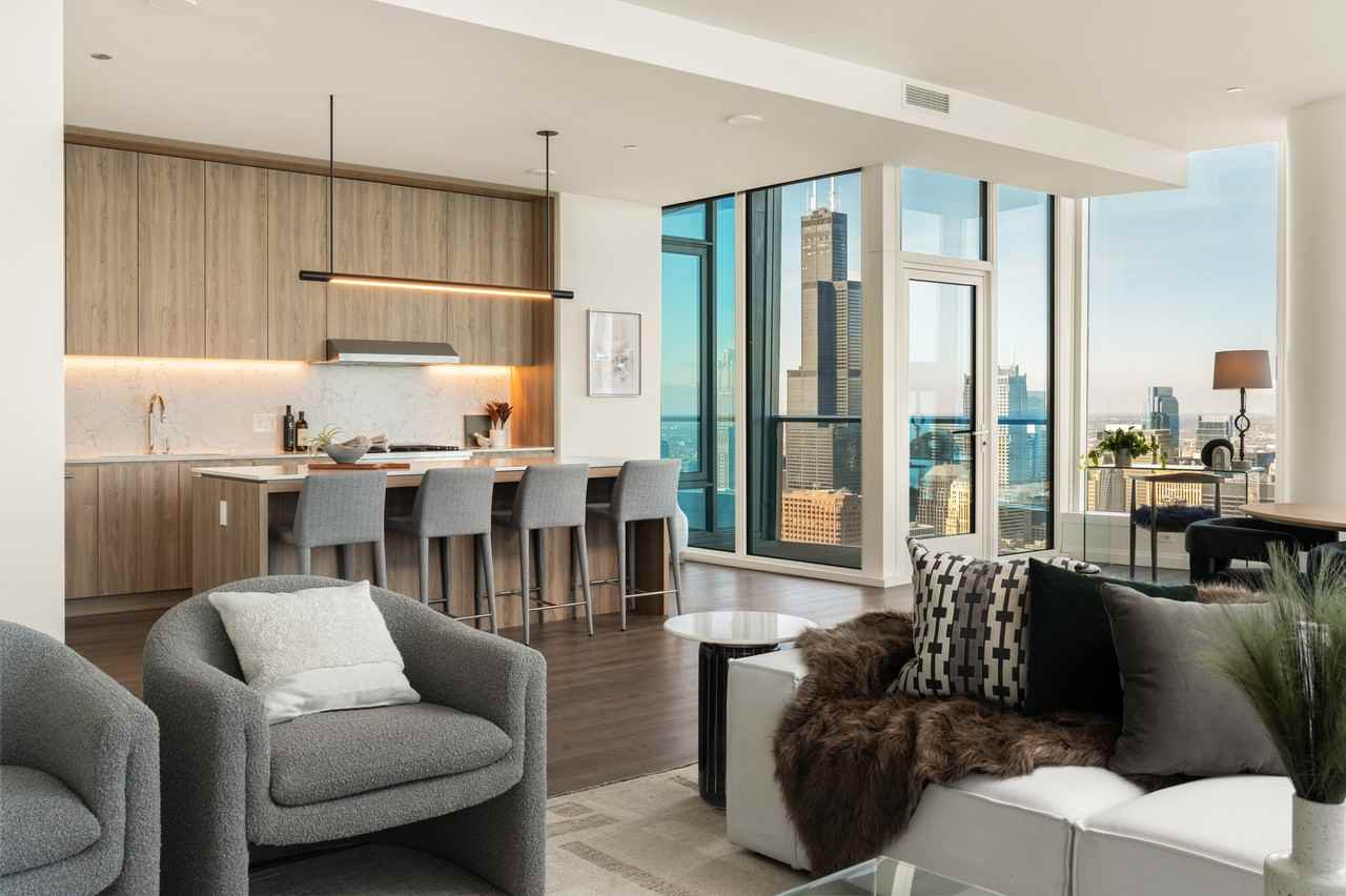 1000M - Photo 3 of 50