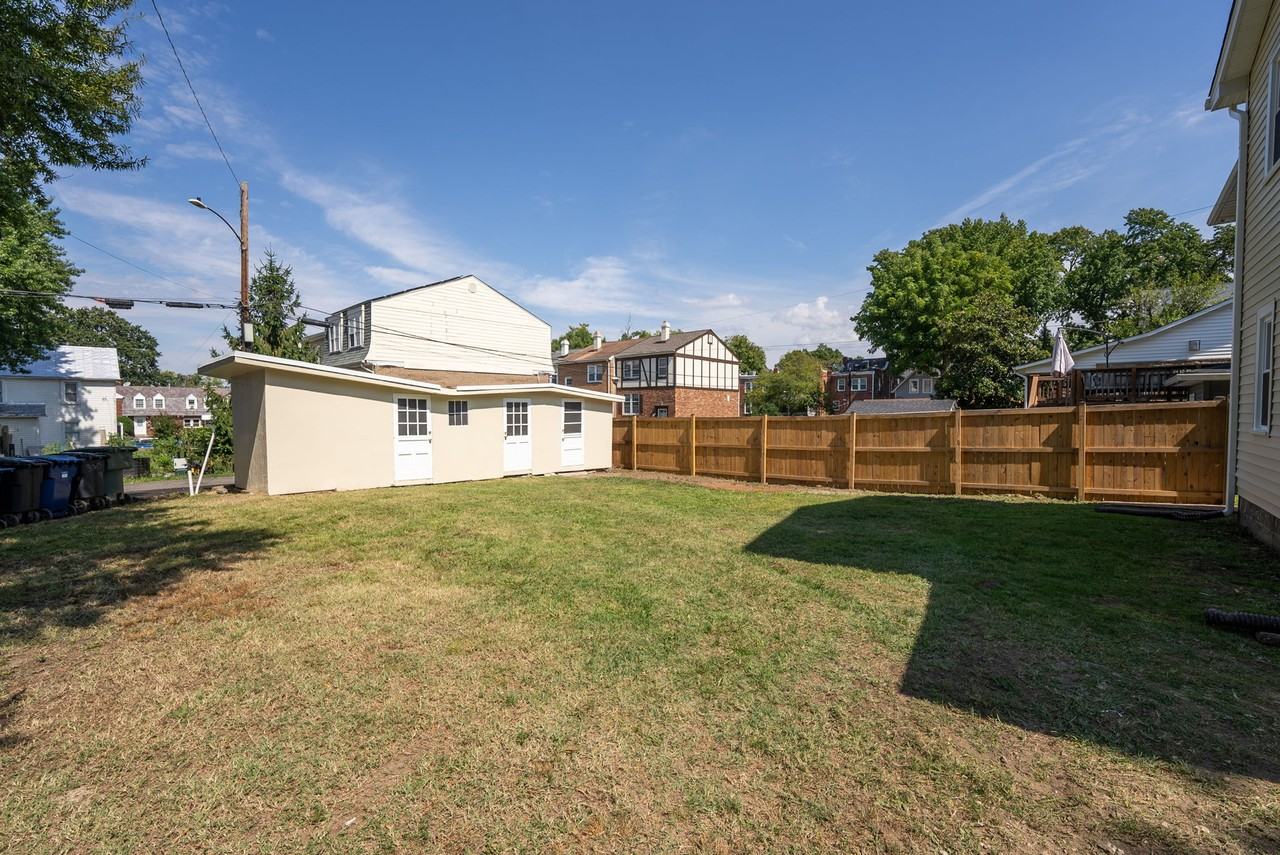 300 E. Alexandria Ave. - Photo 4 of 27