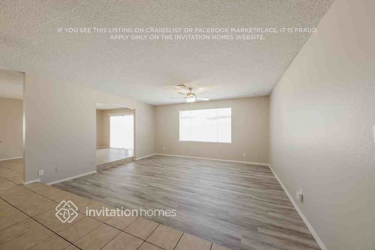 5322 W Seldon Ln - Photo 4 of 16