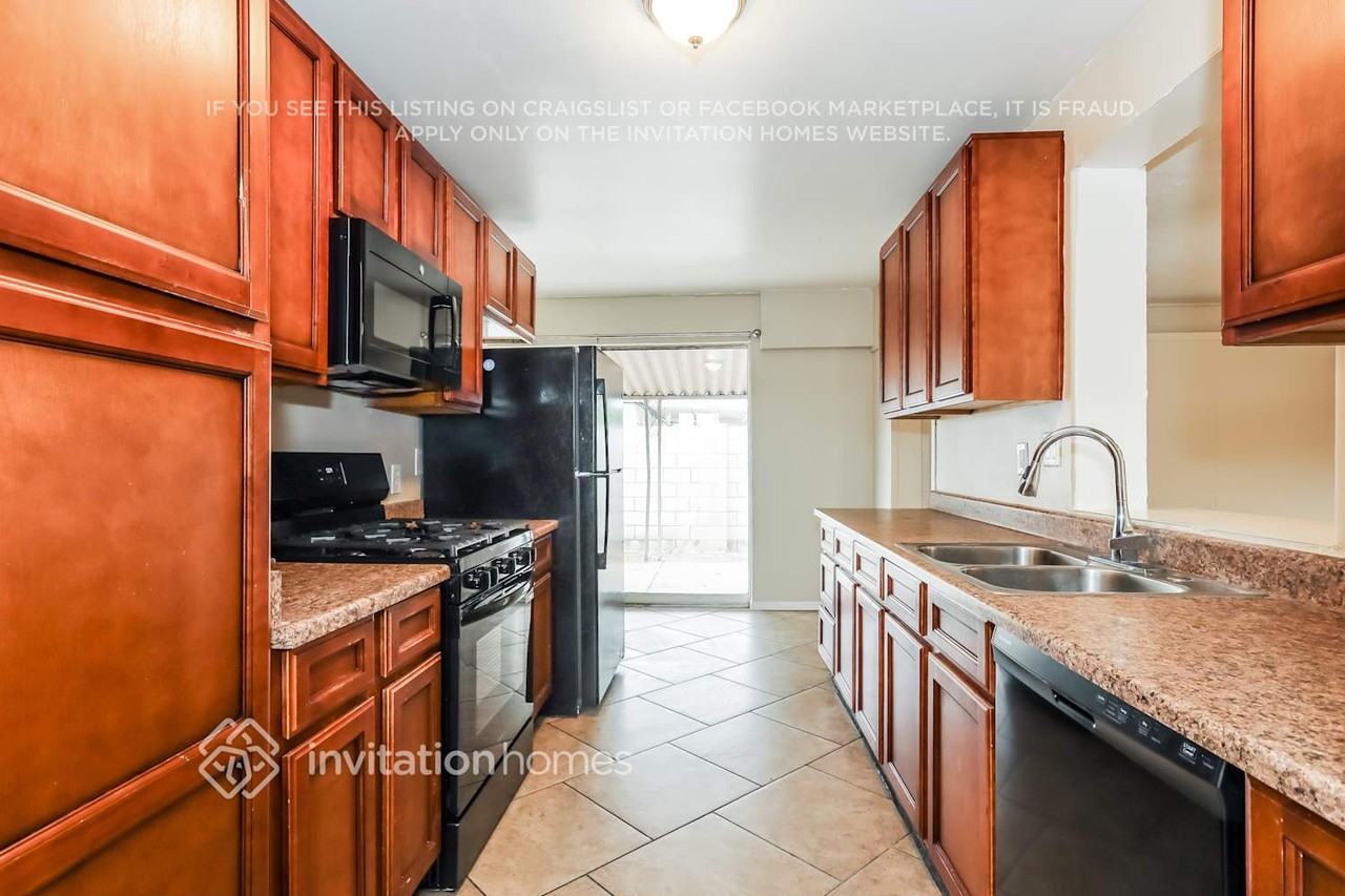 670 East Buffalo Street - Photo 6 of 17