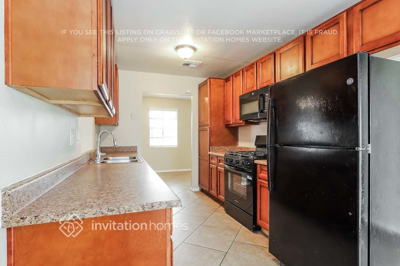 670 East Buffalo Street - Photo 7 of 17