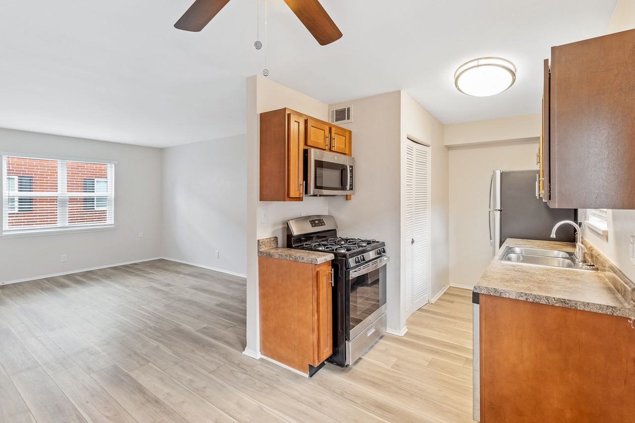 Germantown Village Apartments - Photo 4 of 18