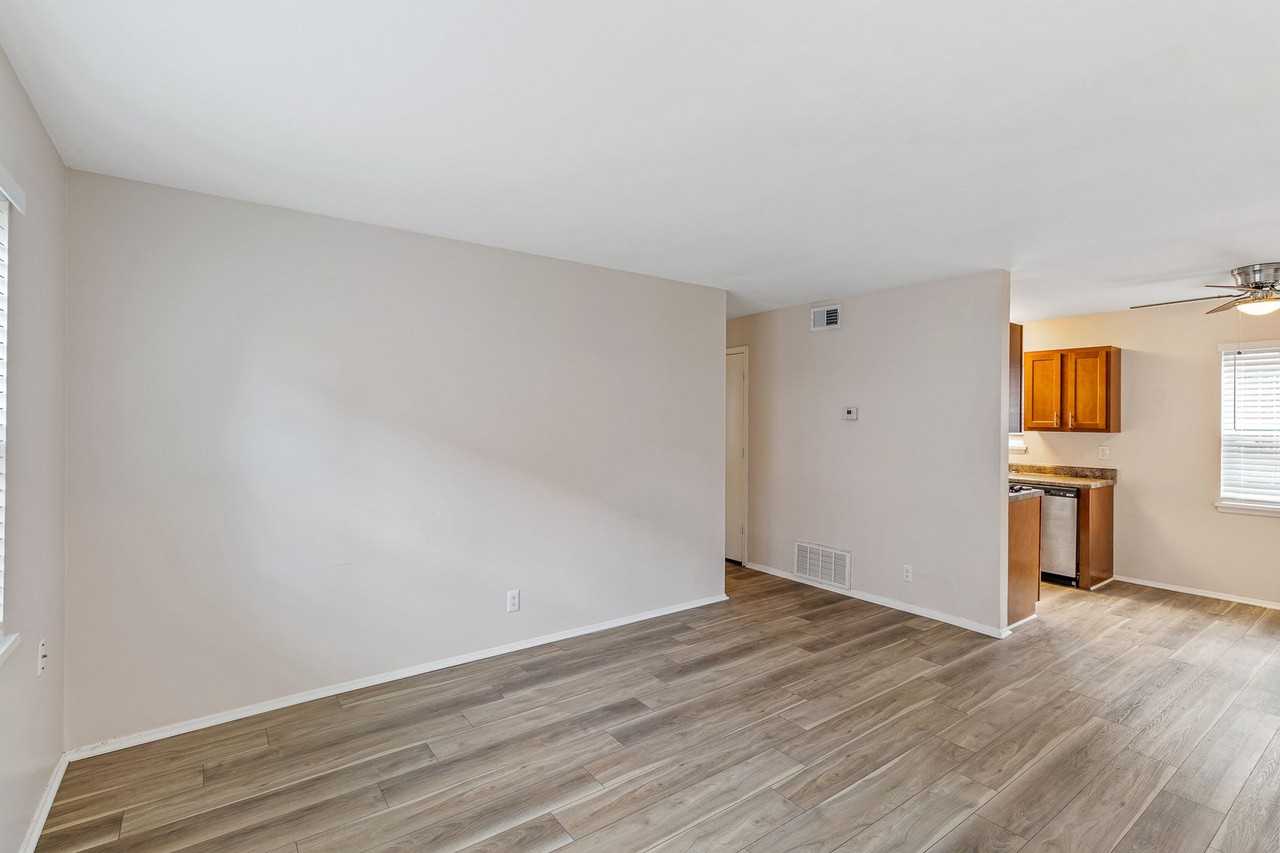 Germantown Village Apartments - Photo 5 of 18