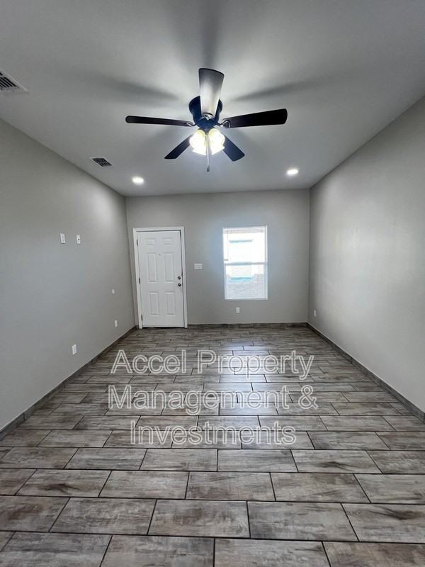 1327 W Garfield Ave #3 - Photo 3 of 15