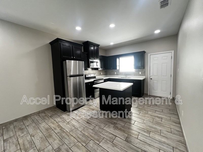 1327 W Garfield Ave #3 - Photo 5 of 15