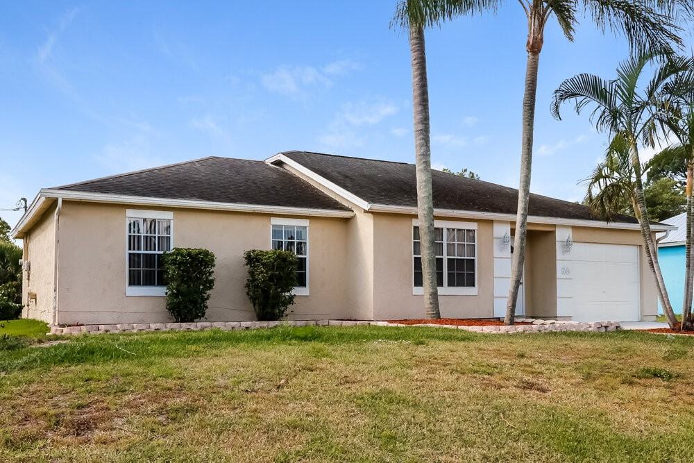 1576 Sw Pitts Ave - Photo 3 of 16