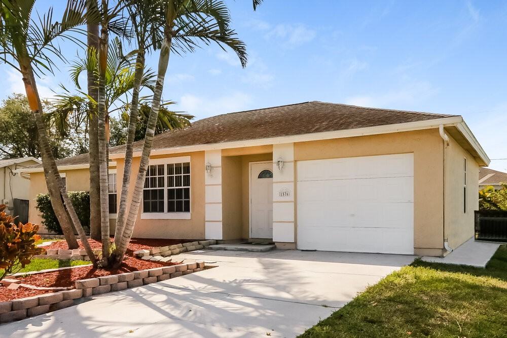 1576 Sw Pitts Ave - Photo 4 of 16