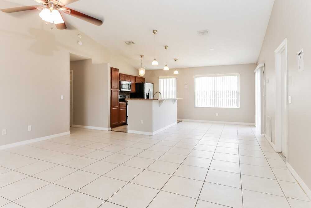 1576 Sw Pitts Ave - Photo 5 of 16