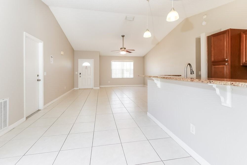 1576 Sw Pitts Ave - Photo 6 of 16