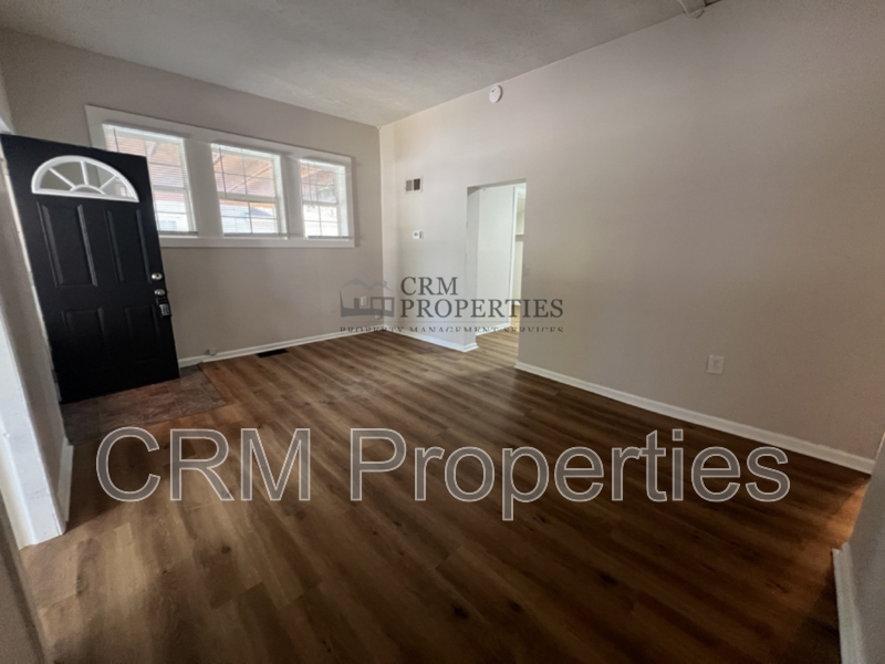 1329 North Wabash Avenue - Photo 6 of 27