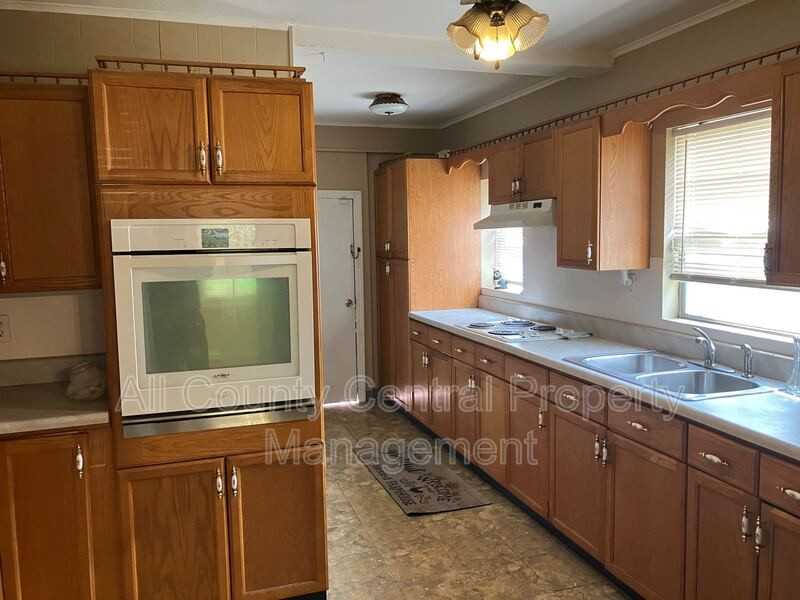 520 Belcher Dr - Photo 3 of 11