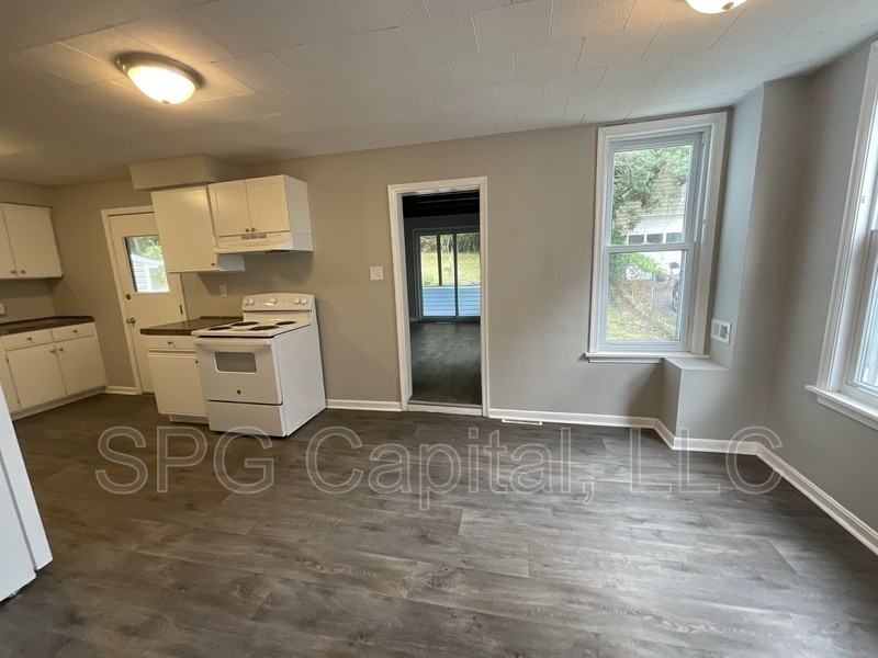 47 E North St - Photo 3 of 10
