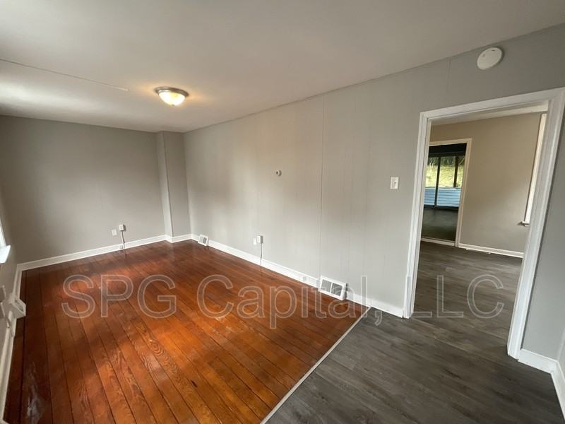 47 E North St - Photo 4 of 10