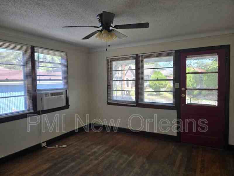 3022 Serantine St - Photo 3 of 11