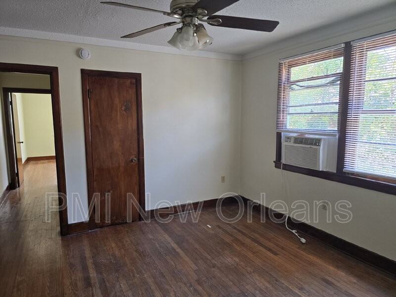 3022 Serantine St - Photo 6 of 11