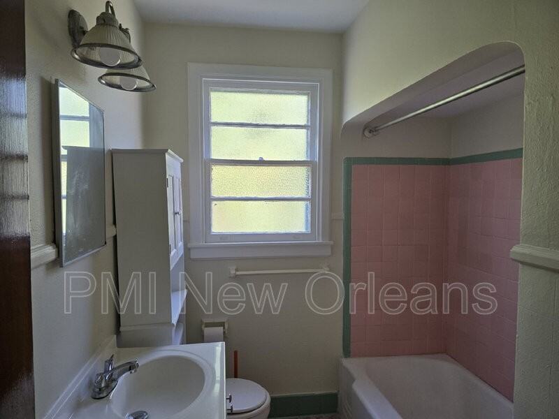 3022 Serantine St - Photo 7 of 11
