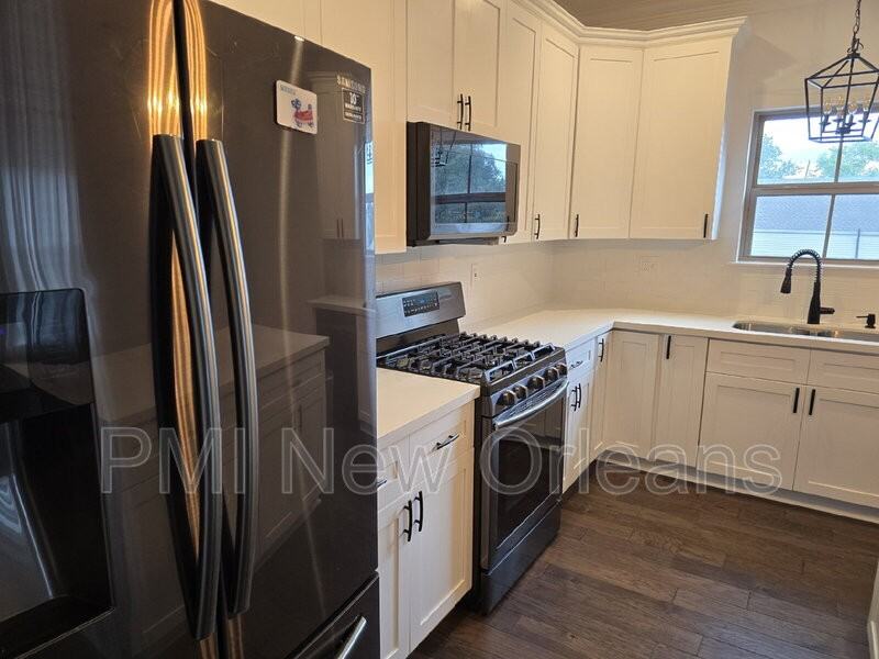 2625 Banks St - Photo 7 of 20