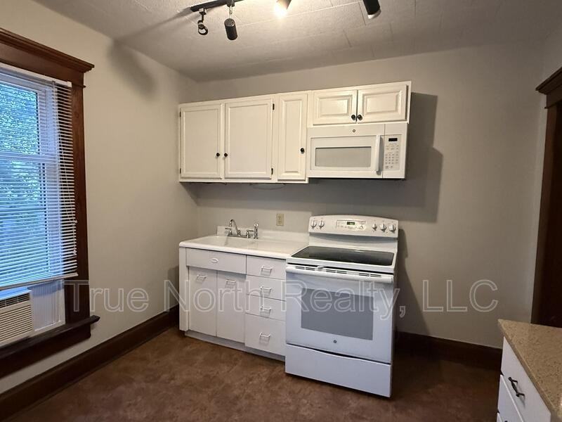 112 1/2 W Tompkins St - Photo 2 of 5