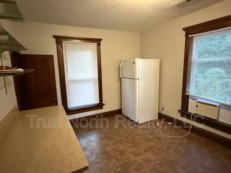 112 1/2 W Tompkins St - Photo 3 of 5