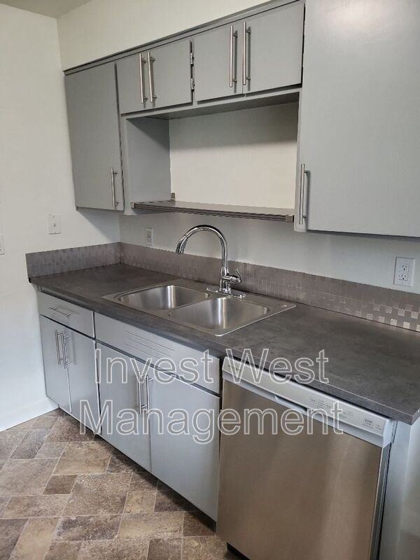 520 Neavenue #11 - Photo 3 of 10