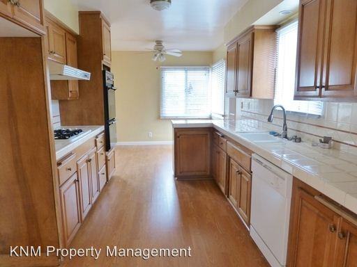 3413 Emerald St - Photo 2 of 4